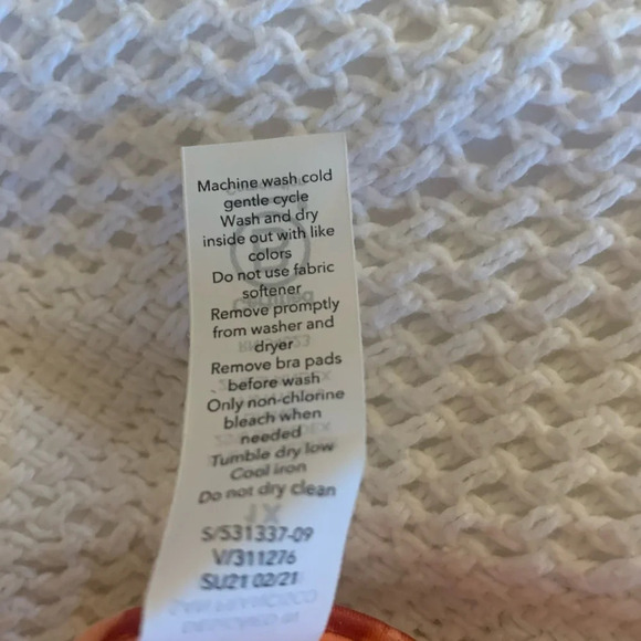 NWT Athleta Exhale Printed Tie-Dye Bra in Size 1X Cup Size D-DD. - Picture 9 of 9